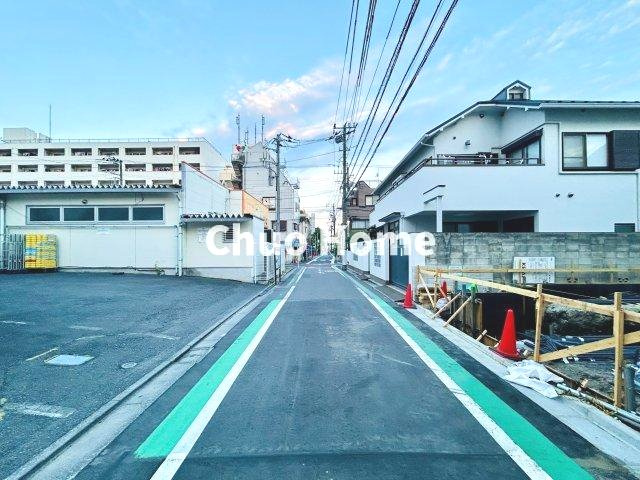 荒川区町屋3丁目新築分譲住宅の前面道路含む現地写真|全面道路