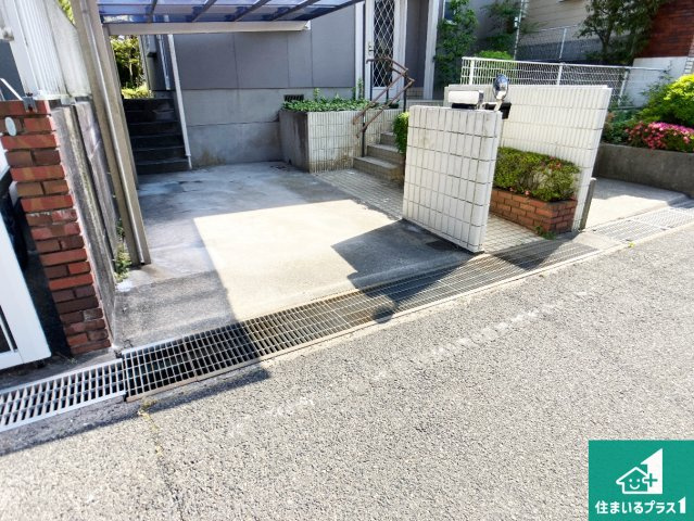 神戸市須磨区北落合　中古一戸建ての駐車場|駐車スペース有ります！

