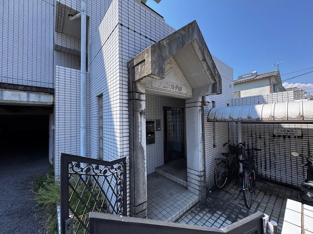 メゾン丸子山のエントランス|落ち着いたエントランスです