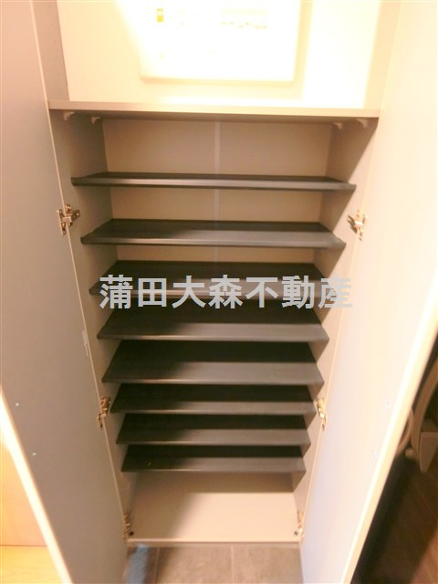 プライマル西蒲田の収納|玄関収納①