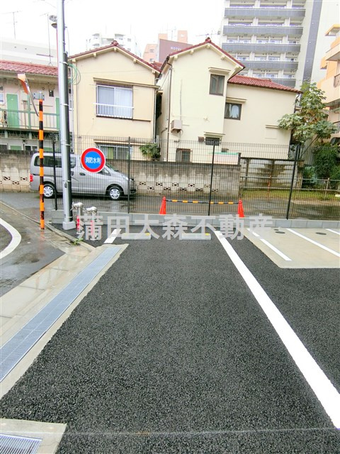 プライマル西蒲田の駐車場