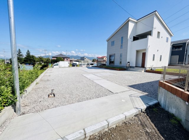 新築　前橋市富士見町時沢第12　Livele Garden.S　5号棟の駐車場|現地写真　駐車スペースは並列2台分可能です！

