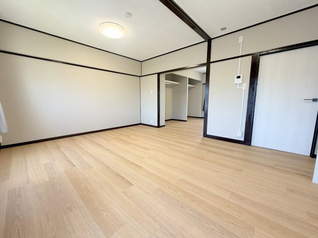 みさと団地13街区15号棟の居間・リビング|家族団らんで過ごすリビングは12帖の広さを確保