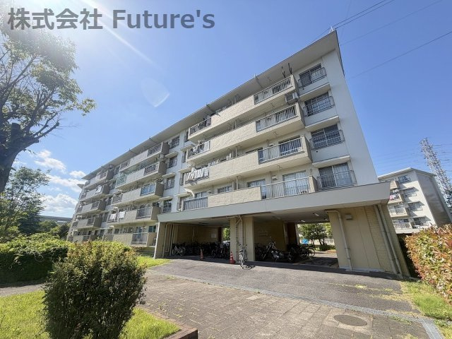 みさと団地13街区15号棟