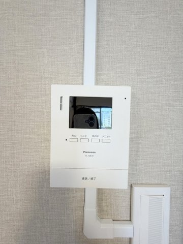 みさと団地13街区15号棟の防犯設備|来客時に便利なTVモニターホン