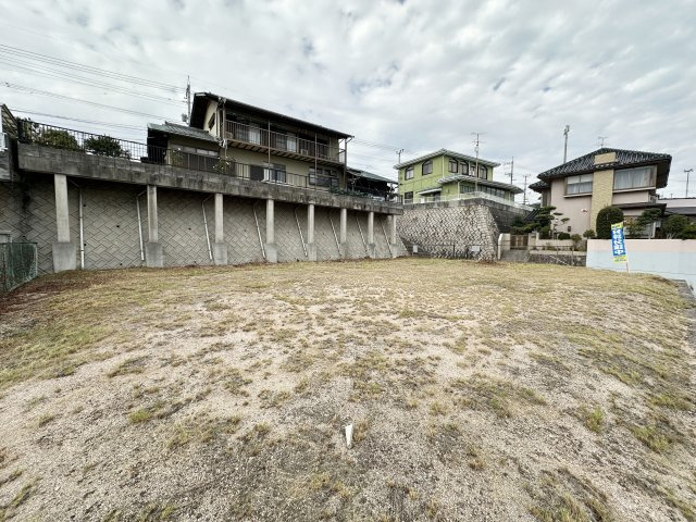 【建築条件無し】廿日市市対厳山2丁目の外観|スーパー、コンビニ、ドラッグストアなど徒歩10分以内に全てそろっているため生活もとても便利です☆