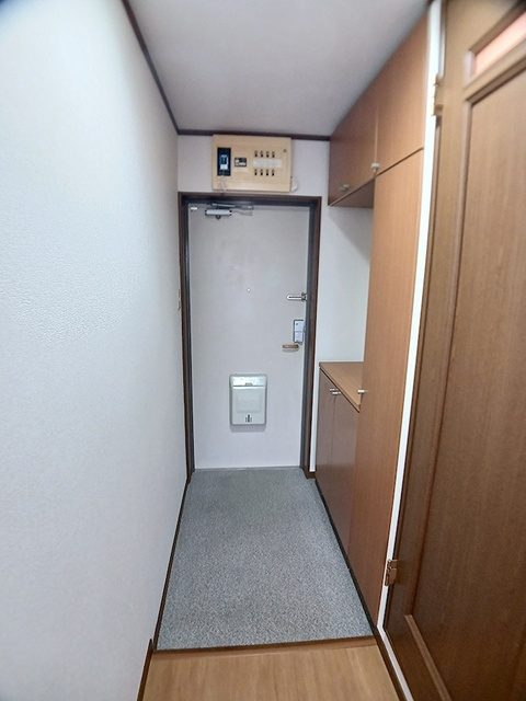 フォレストパレス五番館の玄関