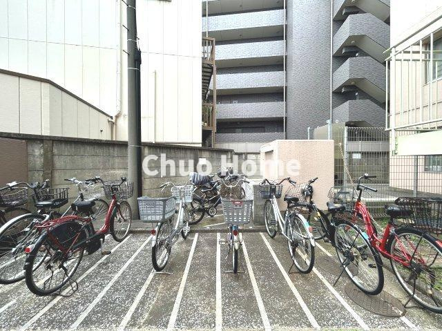 平井パーク・ホームズの駐輪場|【自転車置き場】最新の空き状況や費用などの詳細は担当スタッフまでお問い合わせください。