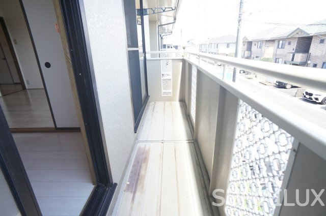熊本市中央区平成１丁目のアパートのバルコニー