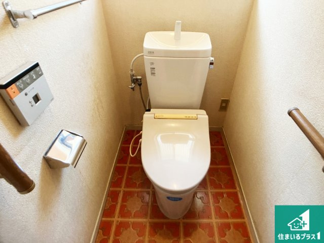 神戸市垂水区桃山台　中古一戸建てのトイレ|落ち着いた色で統一されたトイレ！