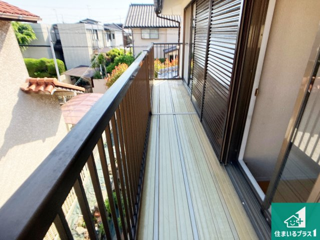 神戸市垂水区桃山台　中古一戸建てのバルコニー|ワイドバルコニーは洗濯物を干すスペースが広いのでご家族が多くても安心！