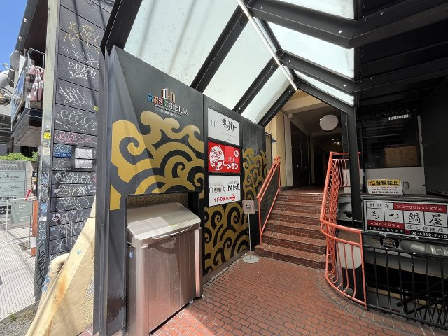 おおきに龍ビル　陽のエントランス