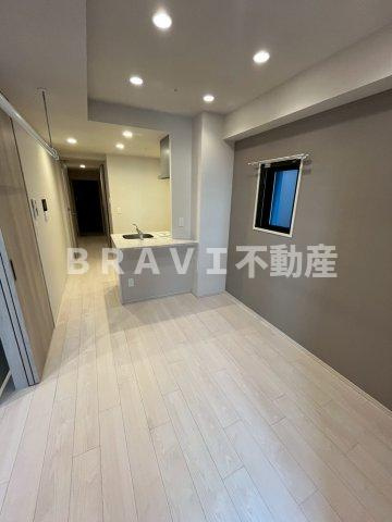 K-COURT谷町四丁目　BRAVI不動産の居間・リビング|【K-COURT谷町四丁目】ゆったり過ごせるリビングです