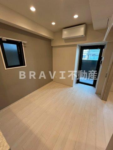 K-COURT谷町四丁目　BRAVI不動産の居間・リビング|【K-COURT谷町四丁目】使いやすいリビングです
