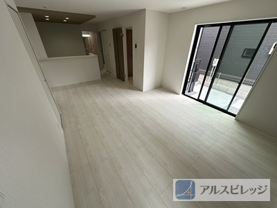 新築/新座市西堀２丁目の居間・リビング|広々としたリビング