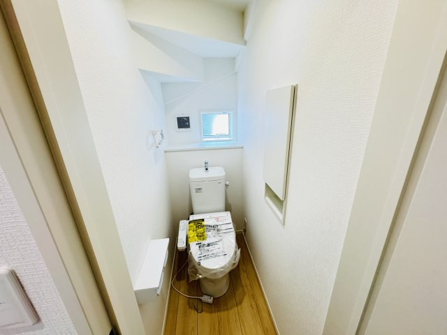 新築　前橋市川原町第４　クレイドルガーデン　1号棟のトイレ|現地写真　節水タイプのウォシュレット付きトイレ、水道料節約に一役買います！
