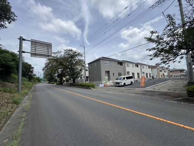 新築　前橋市川原町第４　クレイドルガーデン　1号棟の前面道路含む現地写真|現地写真　西側接道幅員約12ｍ