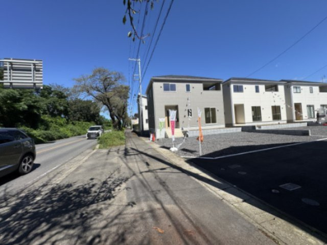 新築　前橋市川原町第４　クレイドルガーデン　1号棟の前面道路含む現地写真|現地写真　西側接道幅員約12ｍ