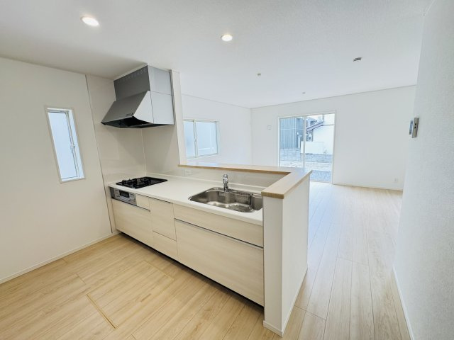 新築　前橋市川原町第４　クレイドルガーデン　1号棟のキッチン|現地写真　間口2550ｍｍで作業スペースも広々！換気扇も汚れが付きにくくお掃除がし易い設計です。
