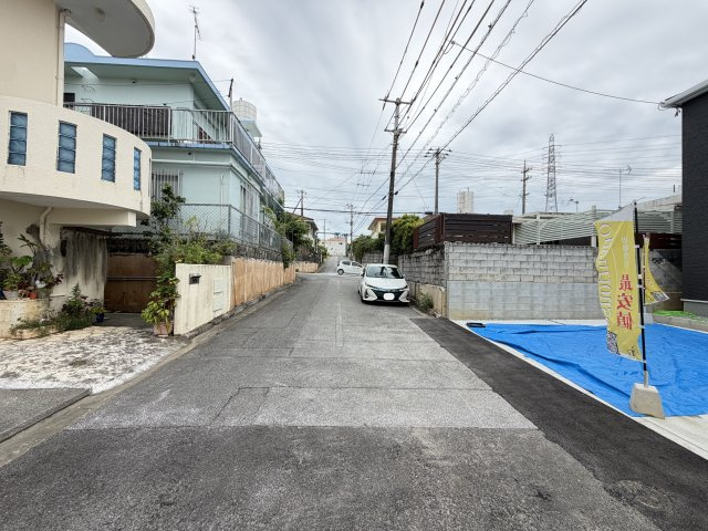 沖縄市美里　第2（全2棟）ラスト1号棟の前面道路含む現地写真|※南側公道5.7m♪