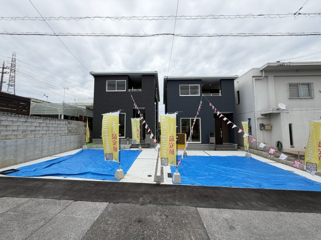 沖縄市美里　第2（全2棟）ラスト1号棟の外観|1号棟　並列駐車2台完備♪