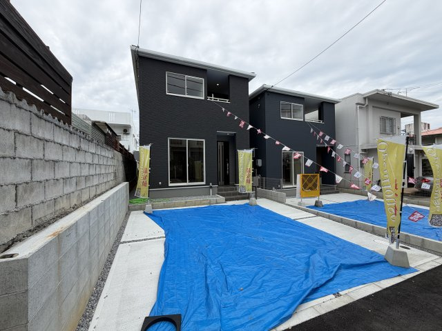 沖縄市美里　第2（全2棟）ラスト1号棟の外観|1号棟　並列駐車2台完備♪