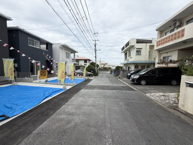 沖縄市美里　第2（全2棟）ラスト1号棟の前面道路含む現地写真|※南側公道5.7m♪