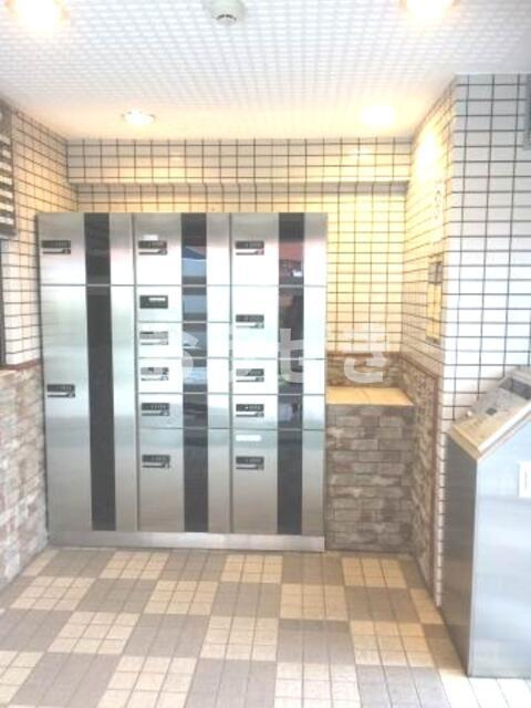 クリオ片倉町六番館のエントランス