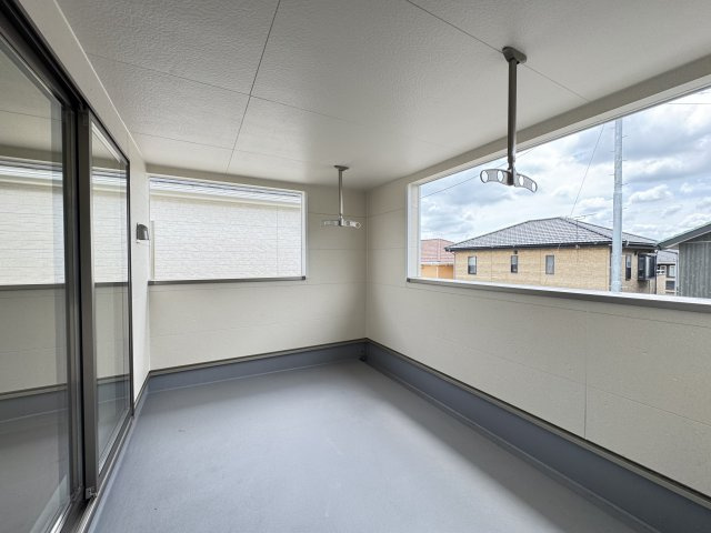 新築　前橋市川原町第４　クレイドルガーデン　2号棟のバルコニー|現地写真　日当たりの良いバルコニーは二部屋を行き来できます。							
