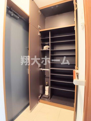 グリーンパークミノワの玄関