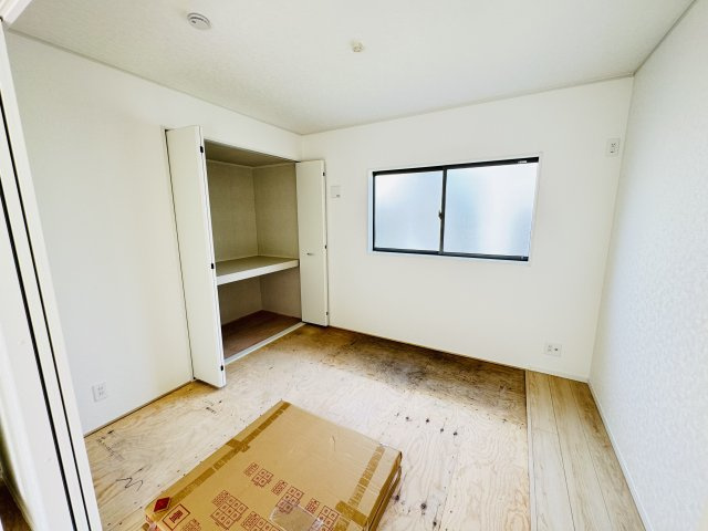 新築　前橋市川原町第４　クレイドルガーデン　3号棟の和室|現地写真　リビング隣の和室はお子様の遊び部屋としてもちょうどいいですね♪							
