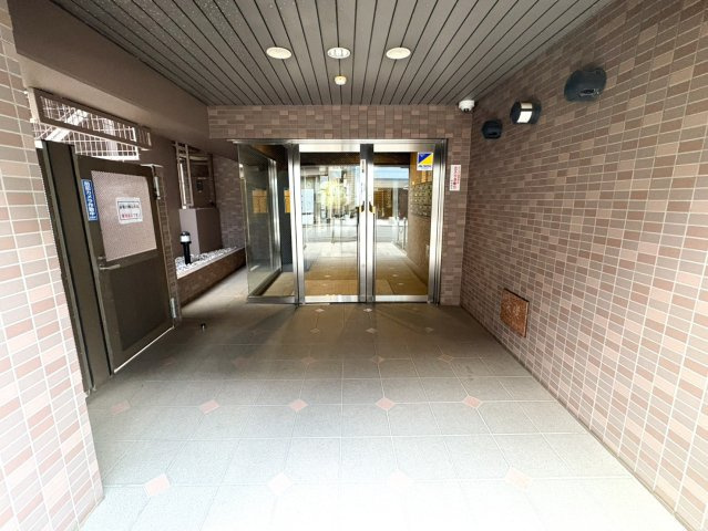 アルブル生麦（鶴見区生麦１丁目）のエントランス|毎日通るエントランスはこのようになっています