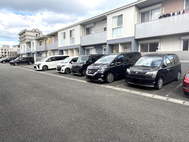 ウェルシーⅠの駐車場