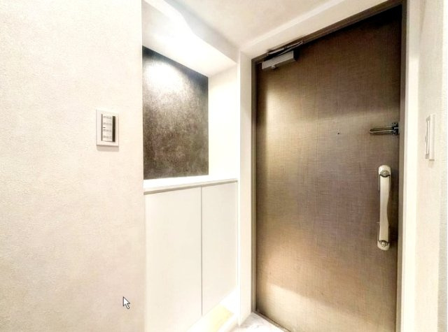 アーバンキャッスル南千住の玄関|ドキドキの新生活も、安心してスタート。ぴったりの住まいを見つけませんか？クランディアが一緒に住まい選びをサポートします‼　まずは、お気軽にお問合せください　＃クランディア
