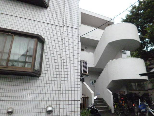 ニュー氷川ハイツのエントランス
