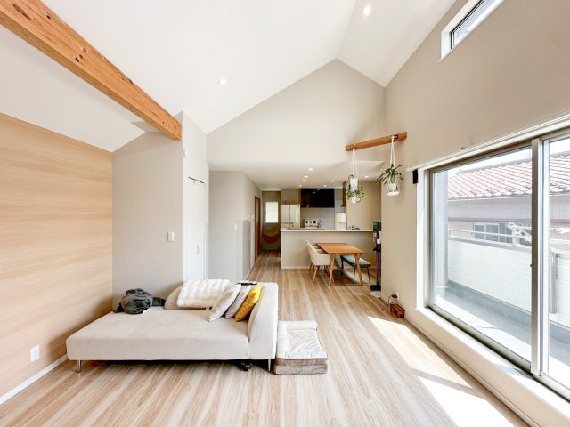横浜市鶴見区梶山2丁目の居間・リビング|こちらの居間で趣味の時間をお楽しみください