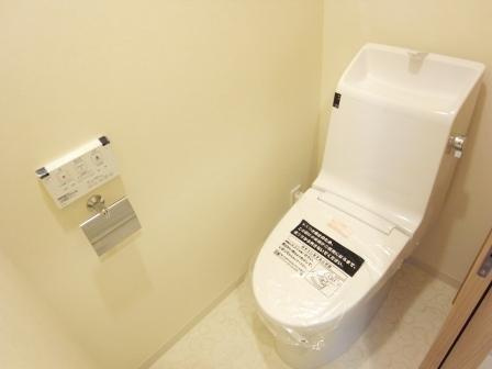 新宿区西早稲田３丁目の賃貸マンションのトイレ