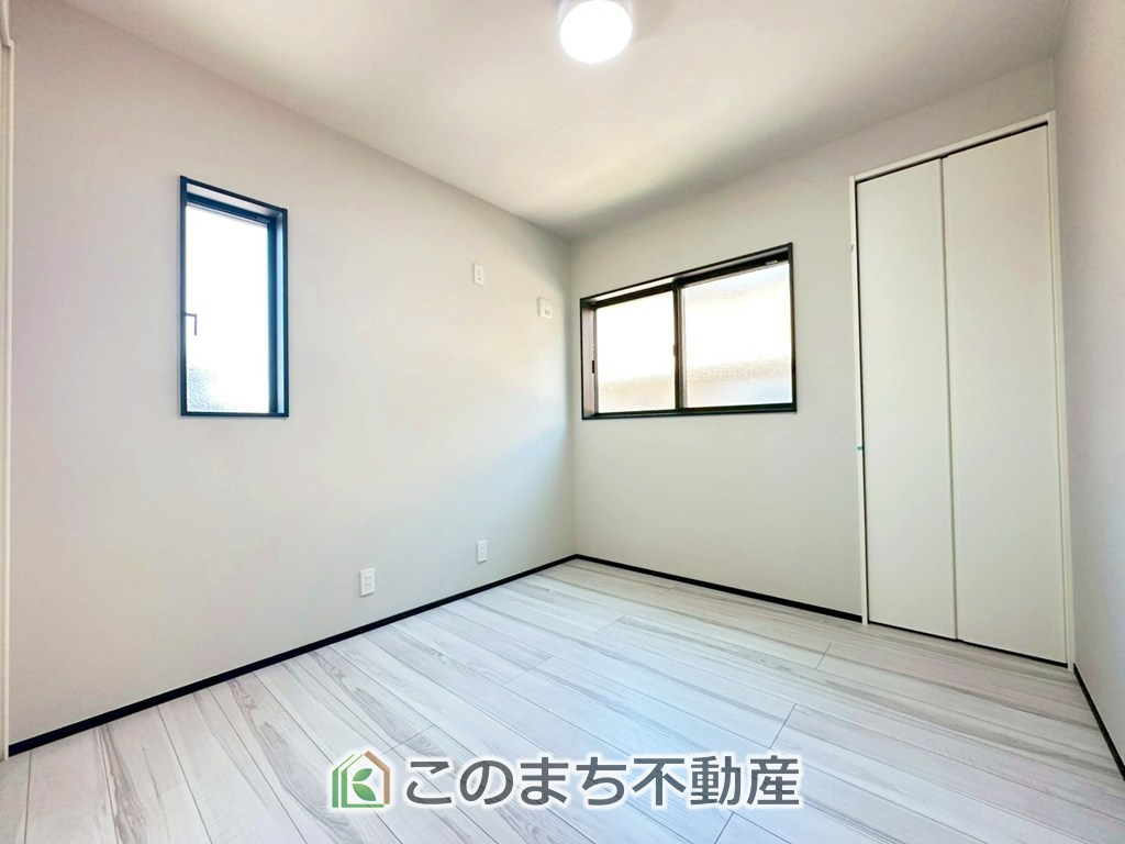 タマタウン宇都宮市細谷町Ⅱの洋室|居室のサッシにはペアガラスを採用しております。高い断熱性による省エネと結露対策に有効です。
