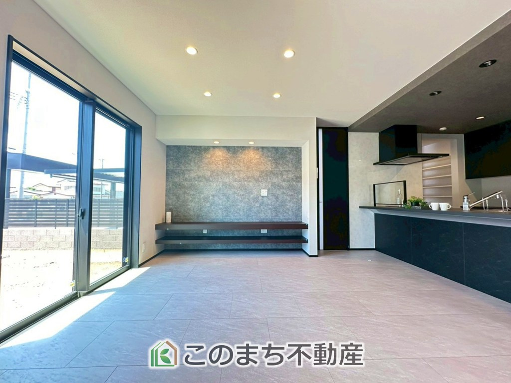 タマタウン宇都宮市細谷町Ⅱの居間・リビング|"■いこいの空間■
くつろぎを愉しむリビングルームは憩いの場となります。リビングとダイニングの空間機能を活かし、
巧みに使い分ける発想が、ライフスタイルに新しいゆとりをもたらします。"
