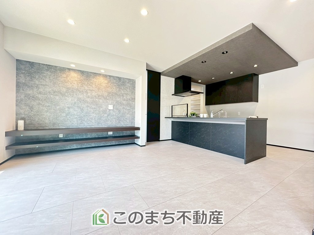 タマタウン宇都宮市細谷町Ⅱの居間・リビング|"上質な時間を育む暮らしのメインステージ。寛ぎとコミュニケーションを育む居心地のよい場所。
家族との時間、自分の時間共に大切にできる空間がここにあります。"
