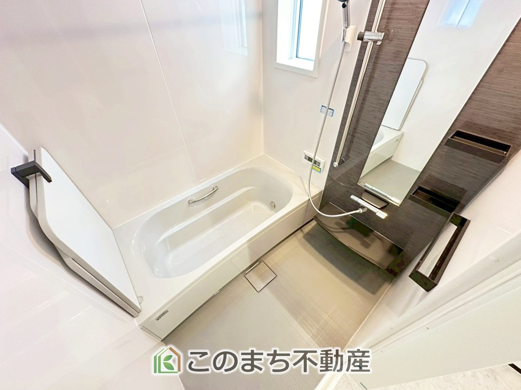 タマタウン宇都宮市細谷町Ⅱの浴室|雨の日の洗濯も安心♪換気乾燥暖房機を完備した1坪サイズのシステムバスです
