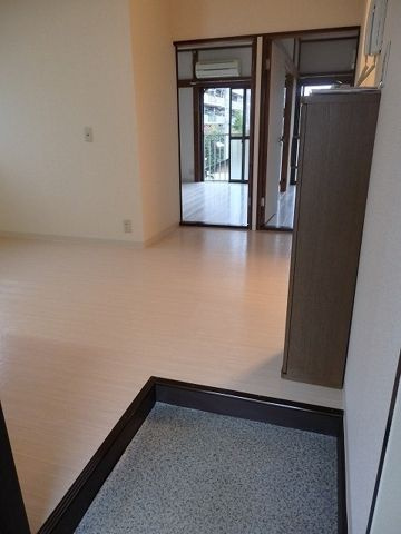 ハイツチェリーの玄関