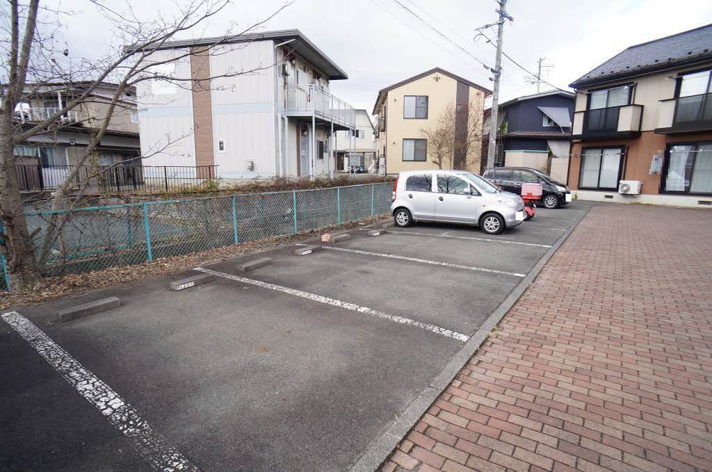 メゾンパークスの駐車場