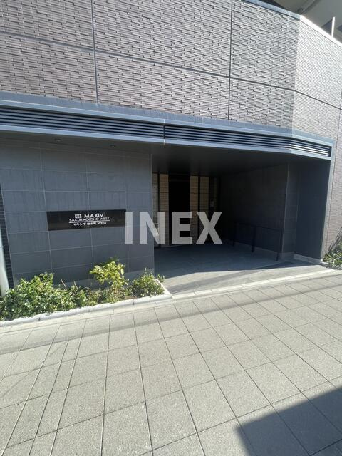 横浜市中区末吉町２丁目の賃貸マンションのエントランス
