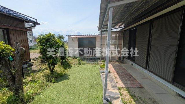 ６６５０８　羽島郡笠松町門間 中古住宅の庭