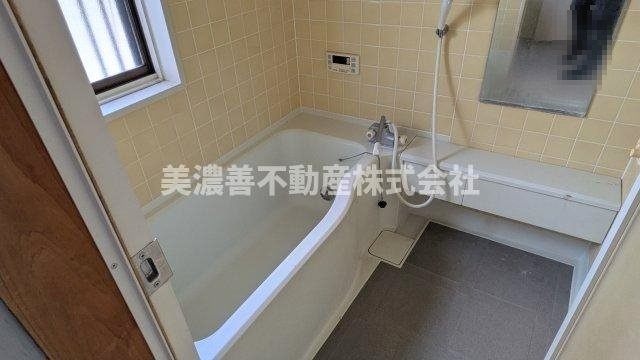 ６６５０８　羽島郡笠松町門間 中古住宅の浴室