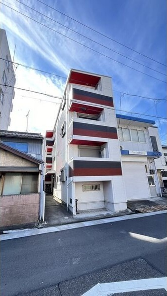 PAZ(パース)の外観