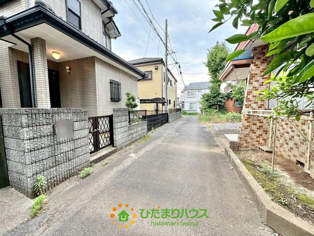 加須市東栄２丁目　中古一戸建ての前面道路含む現地写真