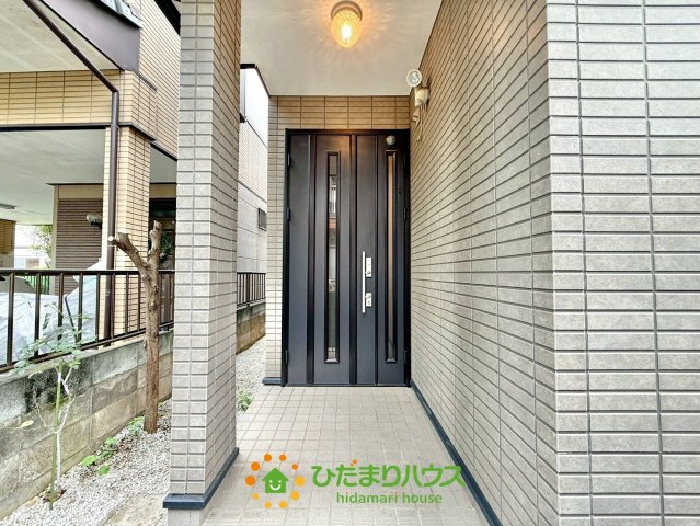 加須市東栄２丁目　中古一戸建ての玄関
