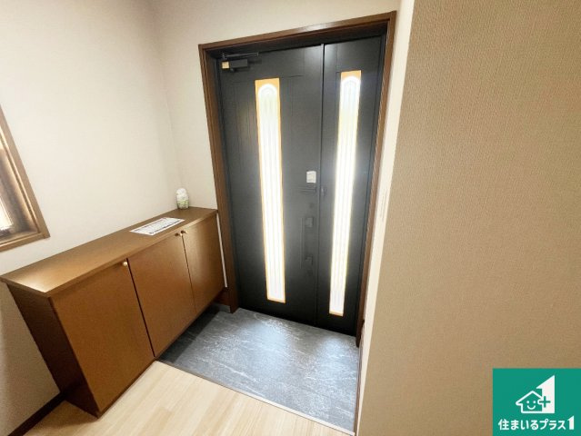 神戸市垂水区下畑町　中古一戸建ての玄関|シューズボックスにはたくさんの靴が収納できるので玄関周りはいつもスッキリ！